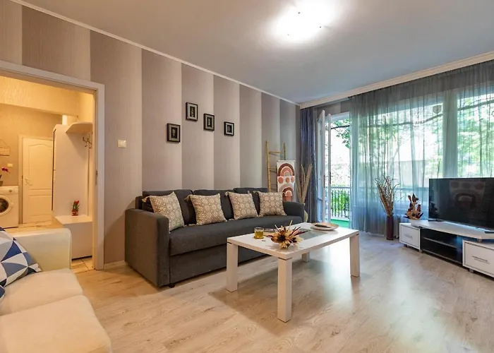 Large Terrace + Quiet Apt